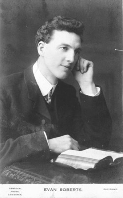 웨일즈 부흥의 주역, 이반 로버츠